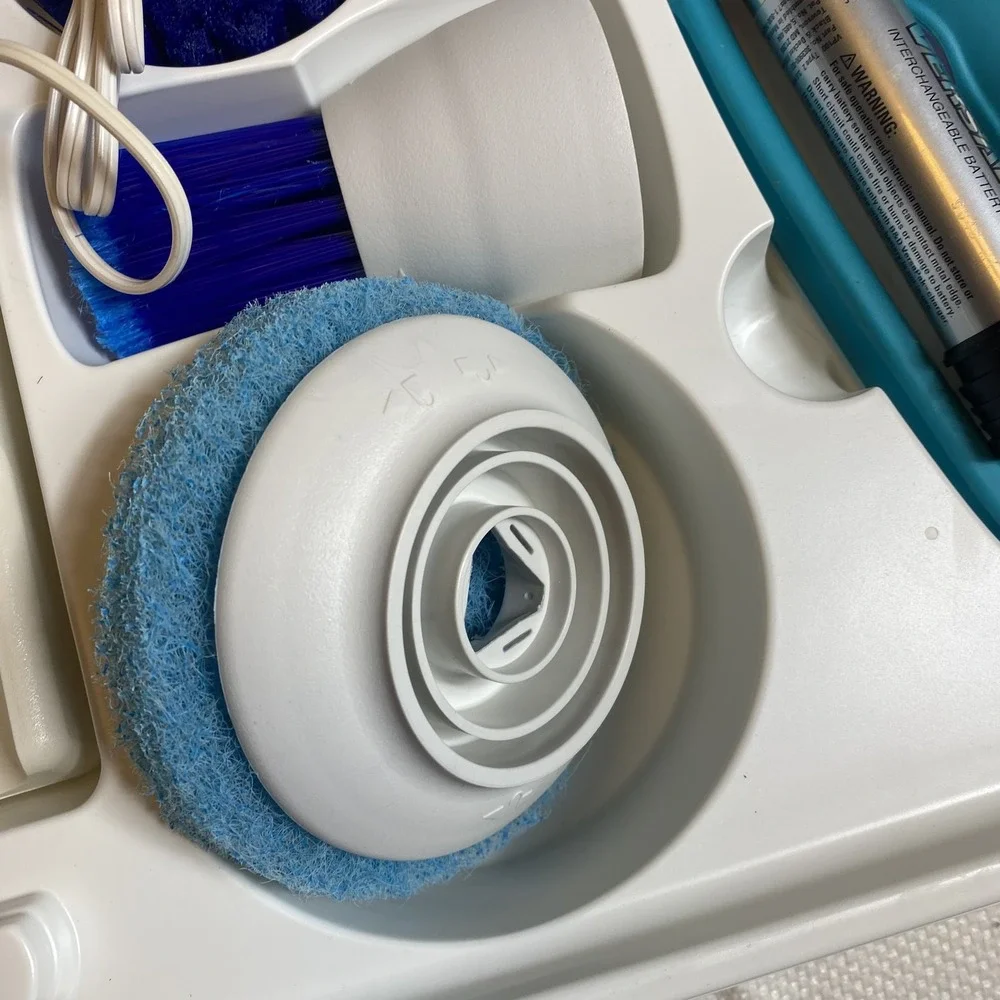 Black & Decker ScumBuster SB400 Cordless Tub Tile Scrubber VersaPak Battery Kit